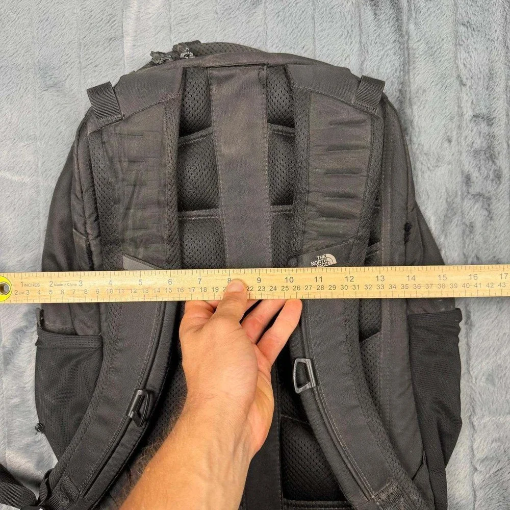 The North Face Recon Backpack Black FlexVent Laptop Compartment Hiking Daypack